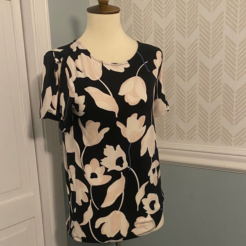 Ann Taylor Factory Black and Cream Floral Short Sleeve Top